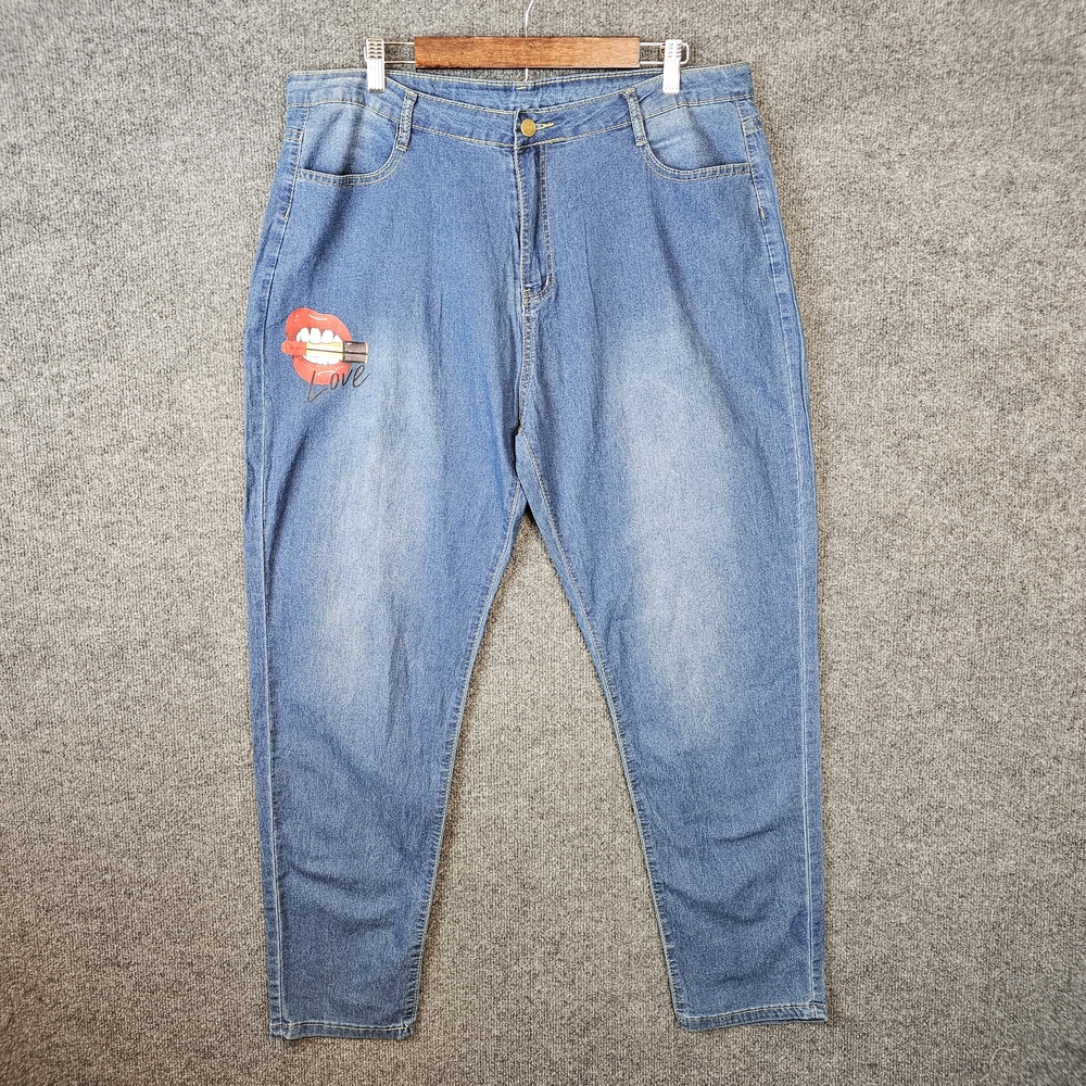 Kiss‎ & Tell: Chic Plus Size Light Denim Jeans with Graphic